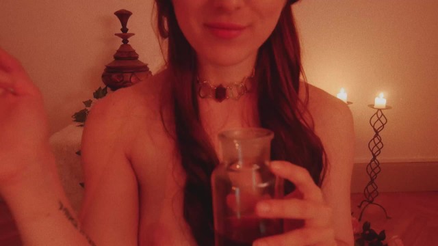 Melisandre Cosplayer From Game Of Thrones Masturbates While Giving Hot