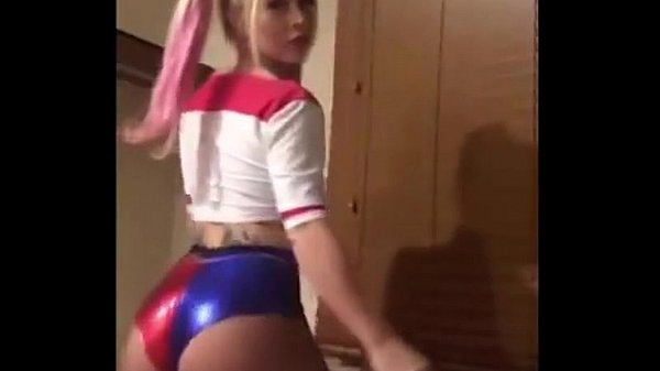Harley Quinn Cosplayers Ass Bounces Perfectly While She Twerks